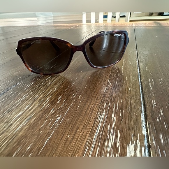 Vogue polarized sunglasses - Picture 1 of 16